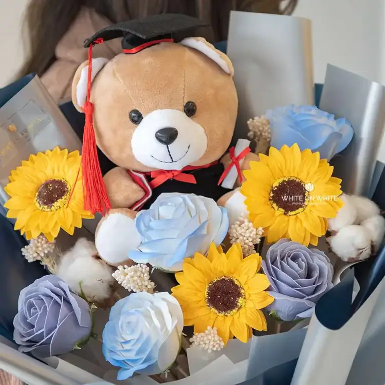 Remarkable success bouquet - Graduation flowers for graduates