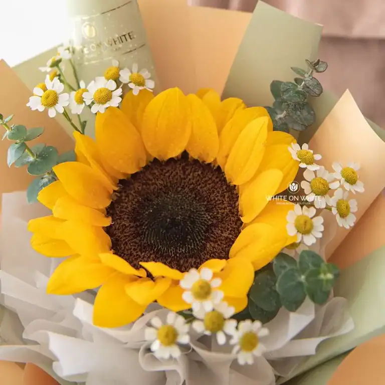 Time to shine bouquet - Graduation flowers for graduates
