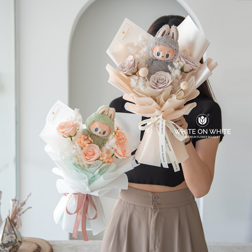 labubu flower bouquet, labubu sesame bean, labubu green grape, labubu macaron, labubu the monster, labubu doll, labubu gift
