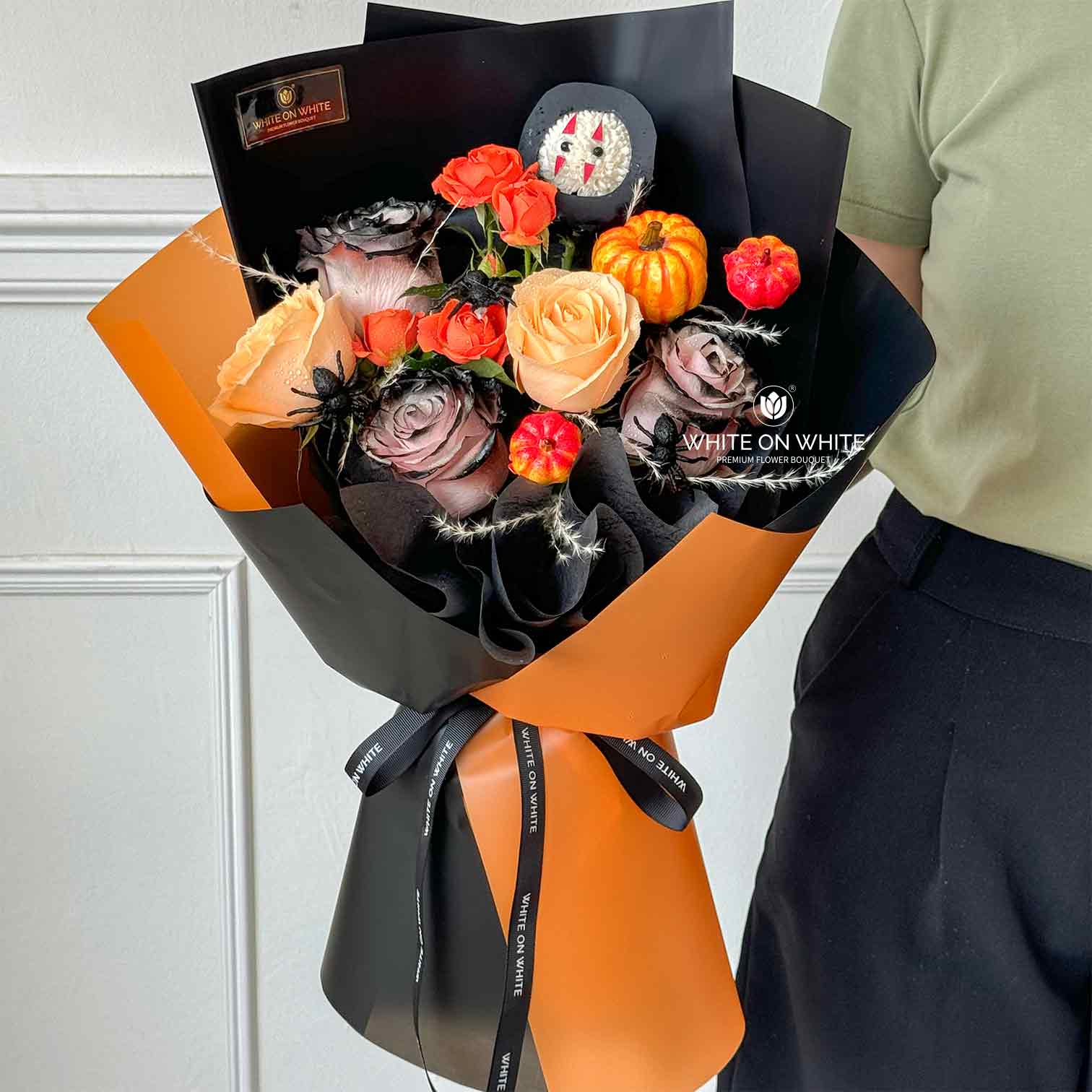 Spooky Roses Bouquet (2)