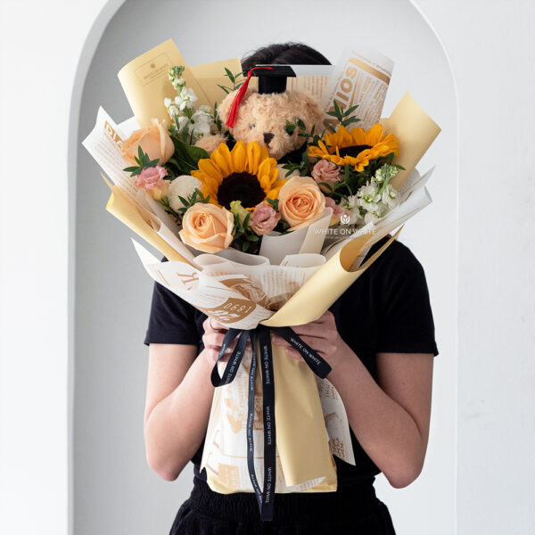 Golden Horizon Bouquet, graduation bouquet, bunga konvo