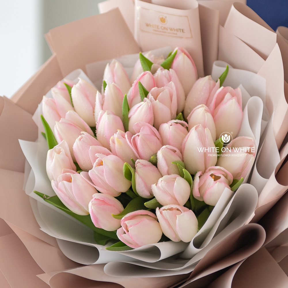 florist kangar, pink tulips bouquet, white on white florist