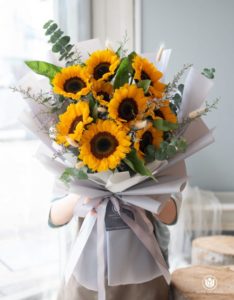 Helianthus Bouquet for graduation and birthday occasion, same day flower delivery