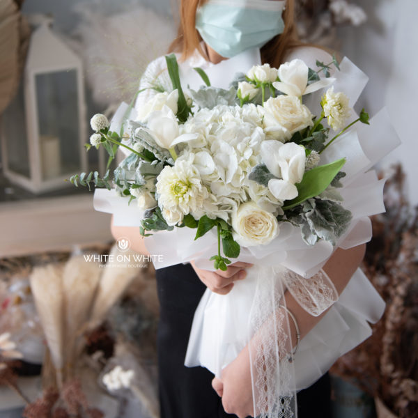 Top Penang online florist -White On White bouquet for Birthdays & Friendships