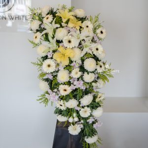 Always Remembered stand - Condolence & Sympathy Flowers