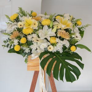 remembrance stand- condolences & sympathy flower standm, condolence flowers mistakes