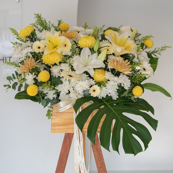 remembrance stand- condolences & sympathy flower standm, condolence flowers mistakes