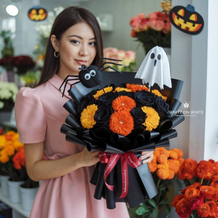Halloween flower bouquet, halloween flower arrangement